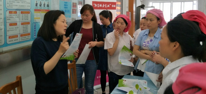 刘潭服装邀请梁溪区教育局专家解答外来员工子女入学问题