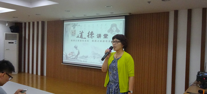 刘潭服装举办纪念建党96周年暨“红色之旅”党员演讲活动