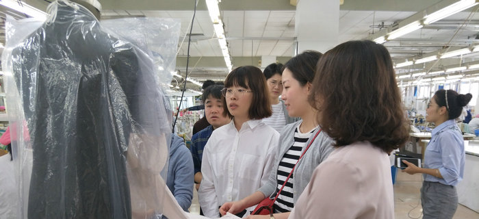 刘潭服装接待无印良品公司员工参观考察学习