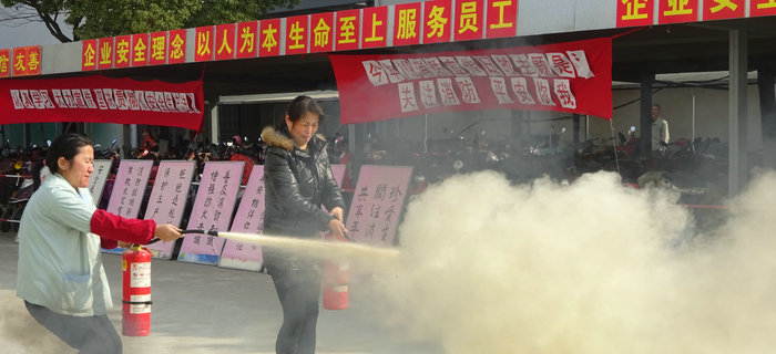 刘潭服装圆满举办十六届二次职工消防运动会