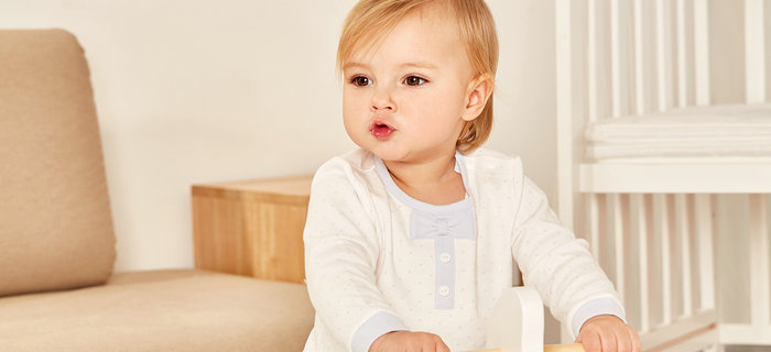 刘潭服装：如何购买优质的婴幼儿服装？