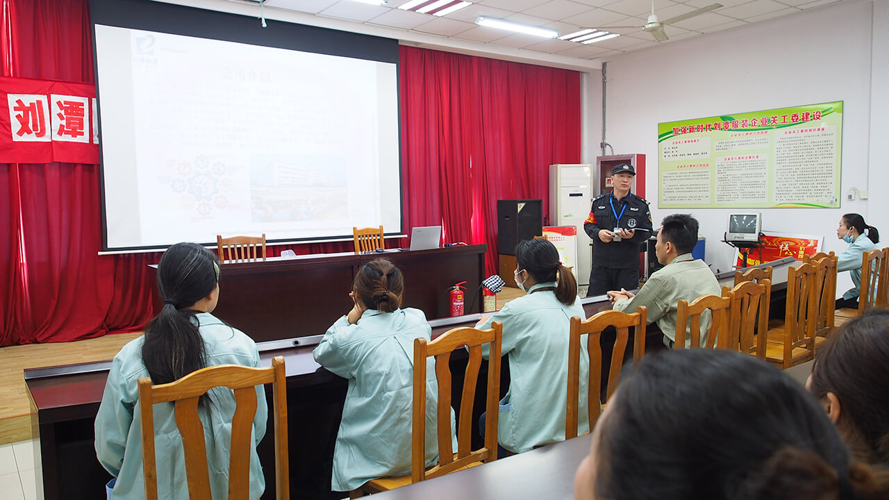 刘潭服装厂对新进员工进行安全教育培训