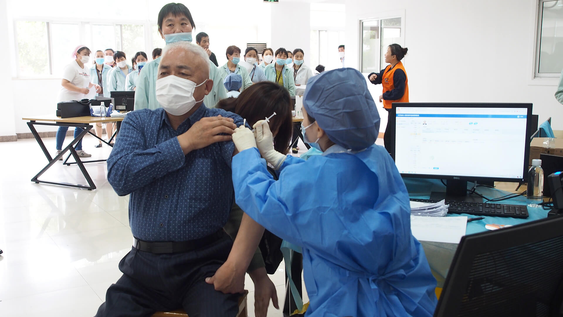 刘潭服装厂接种新冠疫苗