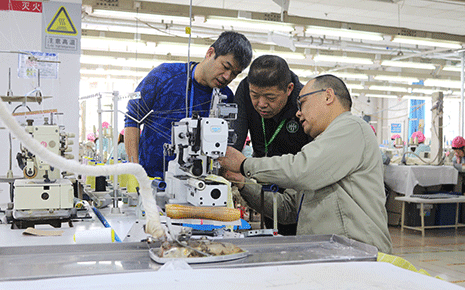 老师傅出马，助力刘潭服装技术提升