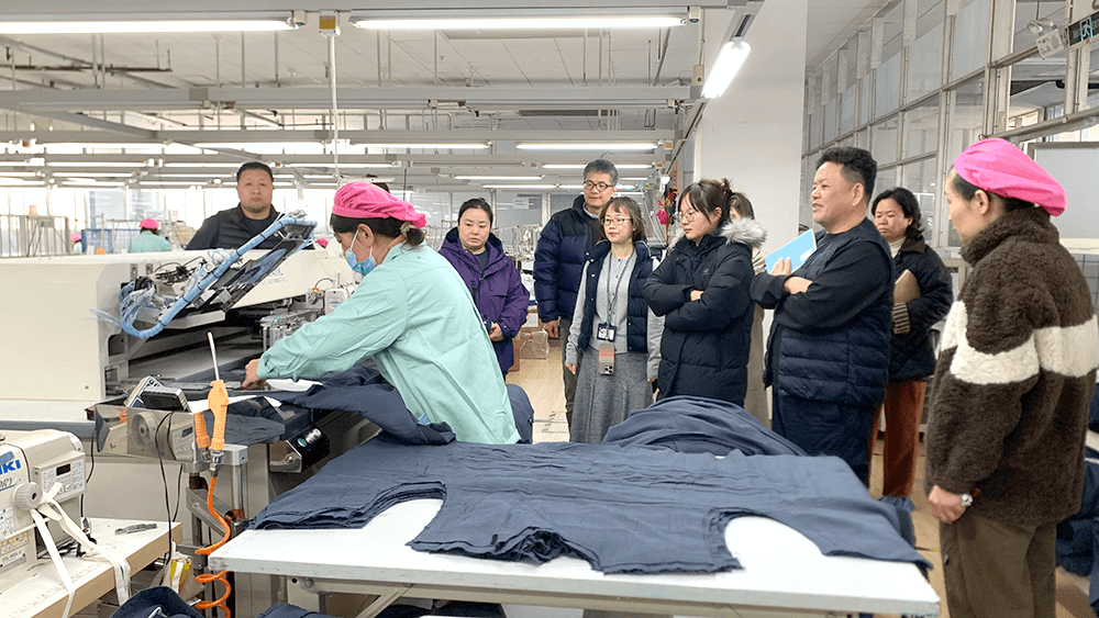 刘潭服装热情接待良品客户参观考察：共谋合作发展新篇章