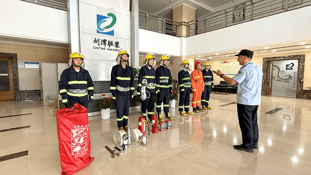 刘潭服装微型消防站实战演练：从理论到实操大力强化应急能力