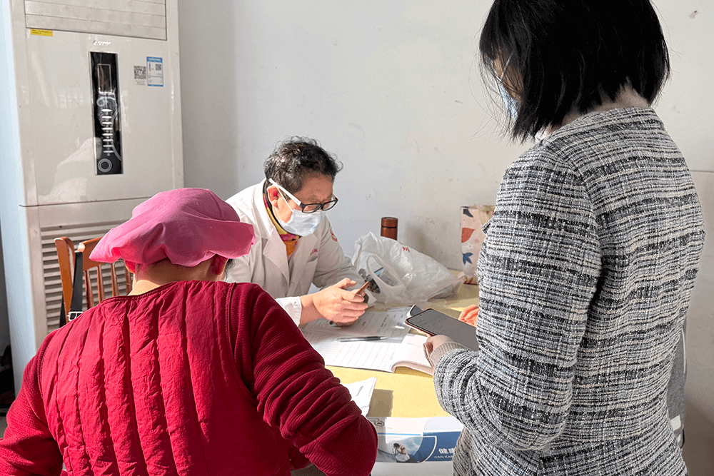 体检回访递温情，刘潭服装筑牢职工健康防线