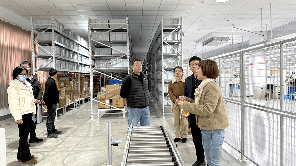 梁溪区副区长黄力走访刘潭服装&mdash;&mdash;考察智能化发展进程