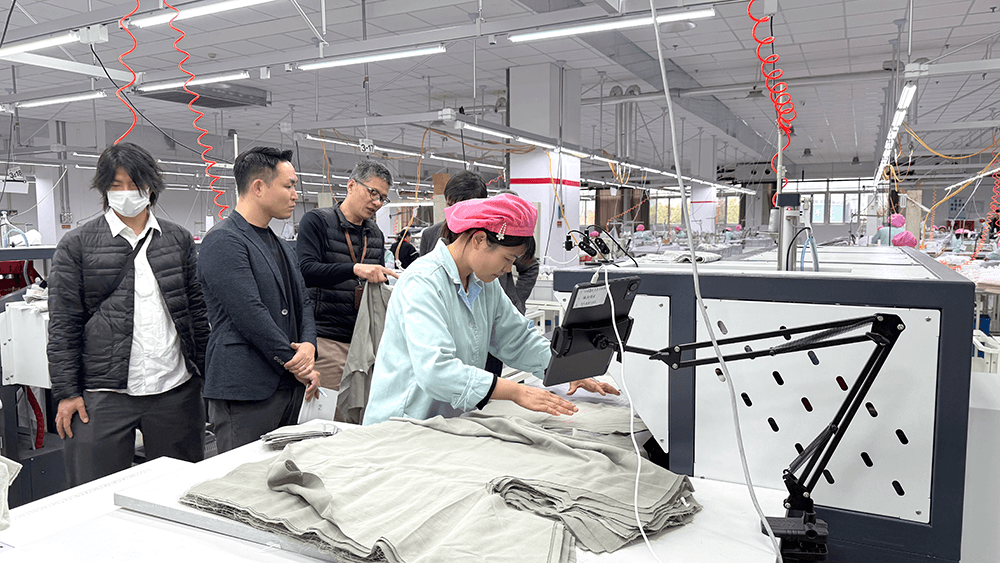 刘潭服装迎日本客户到访考察：智能生产获认可