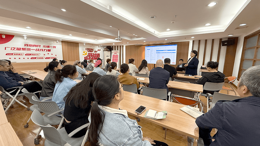 刘潭服装全新智能车间启用：开展生产系统专项培训