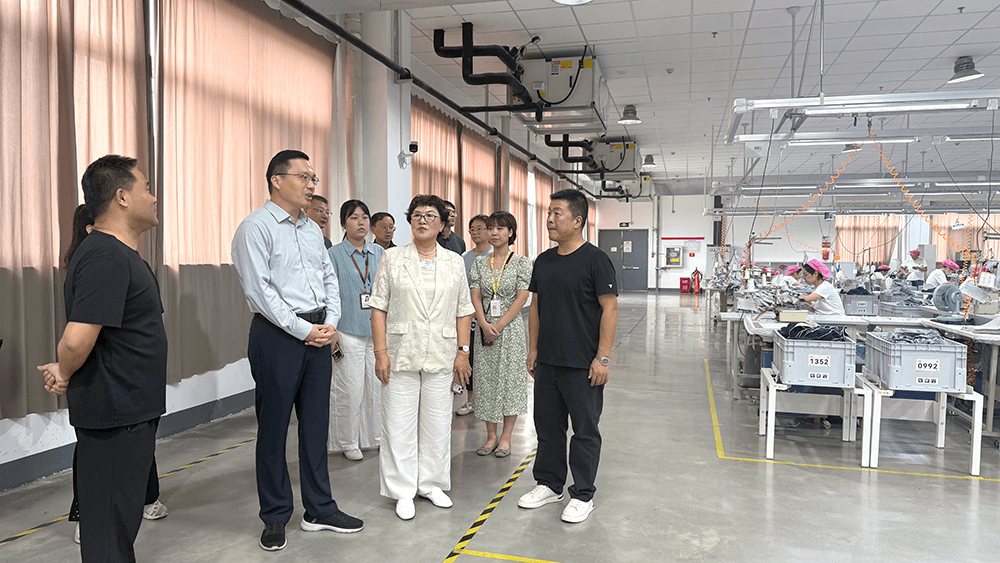 刘潭服装｜区领导走进企业，实地调研柔性智造发展成果