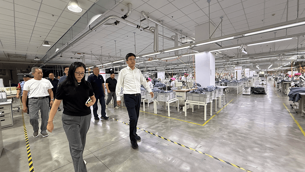 深耕六化建设，筑牢发展根基｜区领导莅临刘潭服装调研安全生产工作